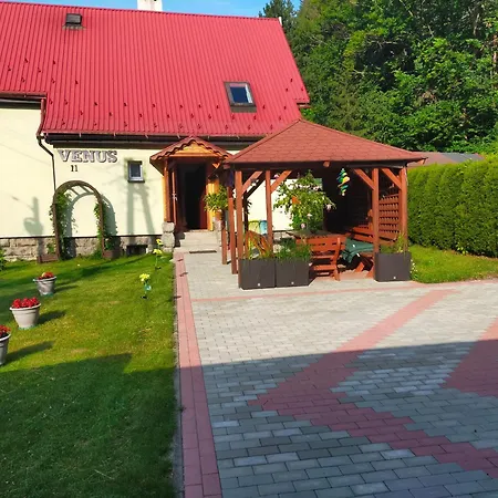 Проживание в семье Goscinne Venus